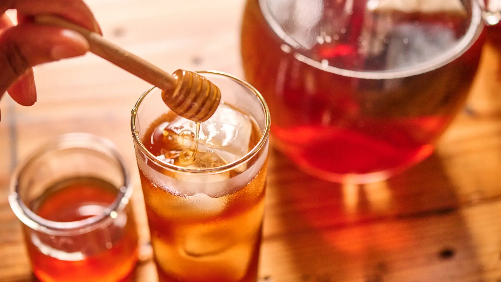 How to Sweeten Black Tea with Honey for Health and Flavor