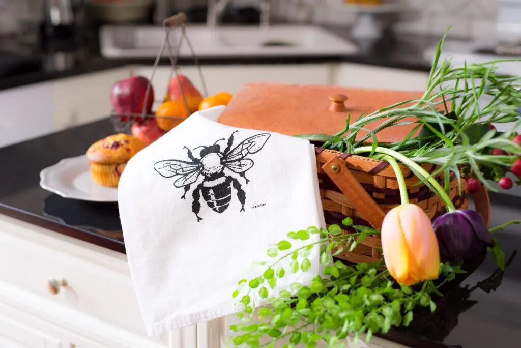 Shop Stylish Green Bee Tea Towels – Eco-Friendly and Absorbent